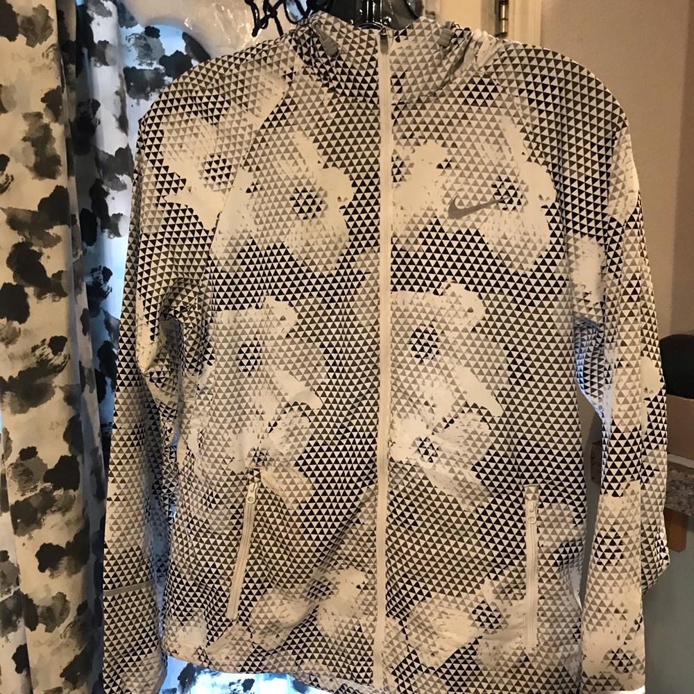 Nike Women’s Running Jacket - Picture 1 of 6